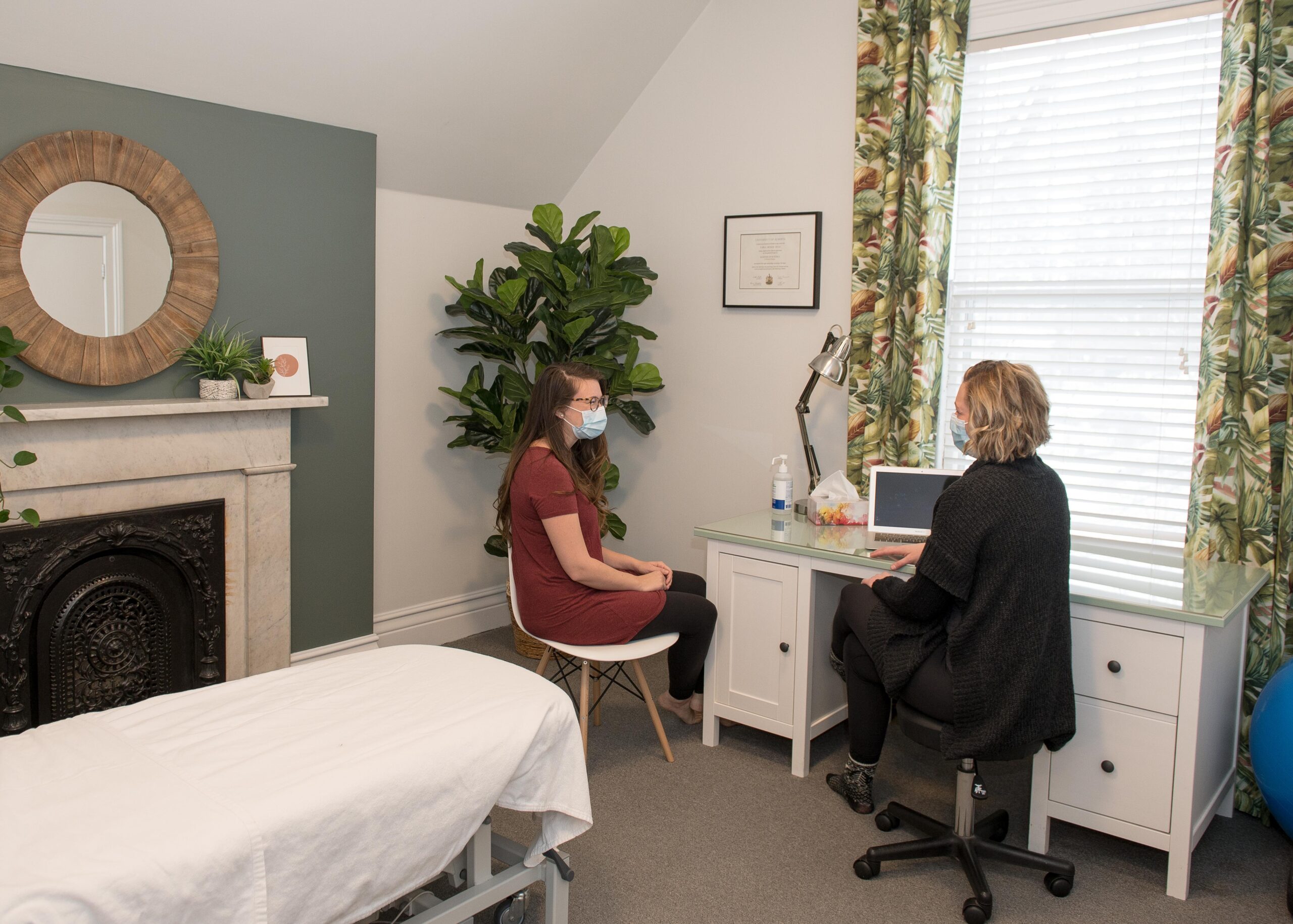 VP-190 Physiotherapist talking to a patient in the clinic
